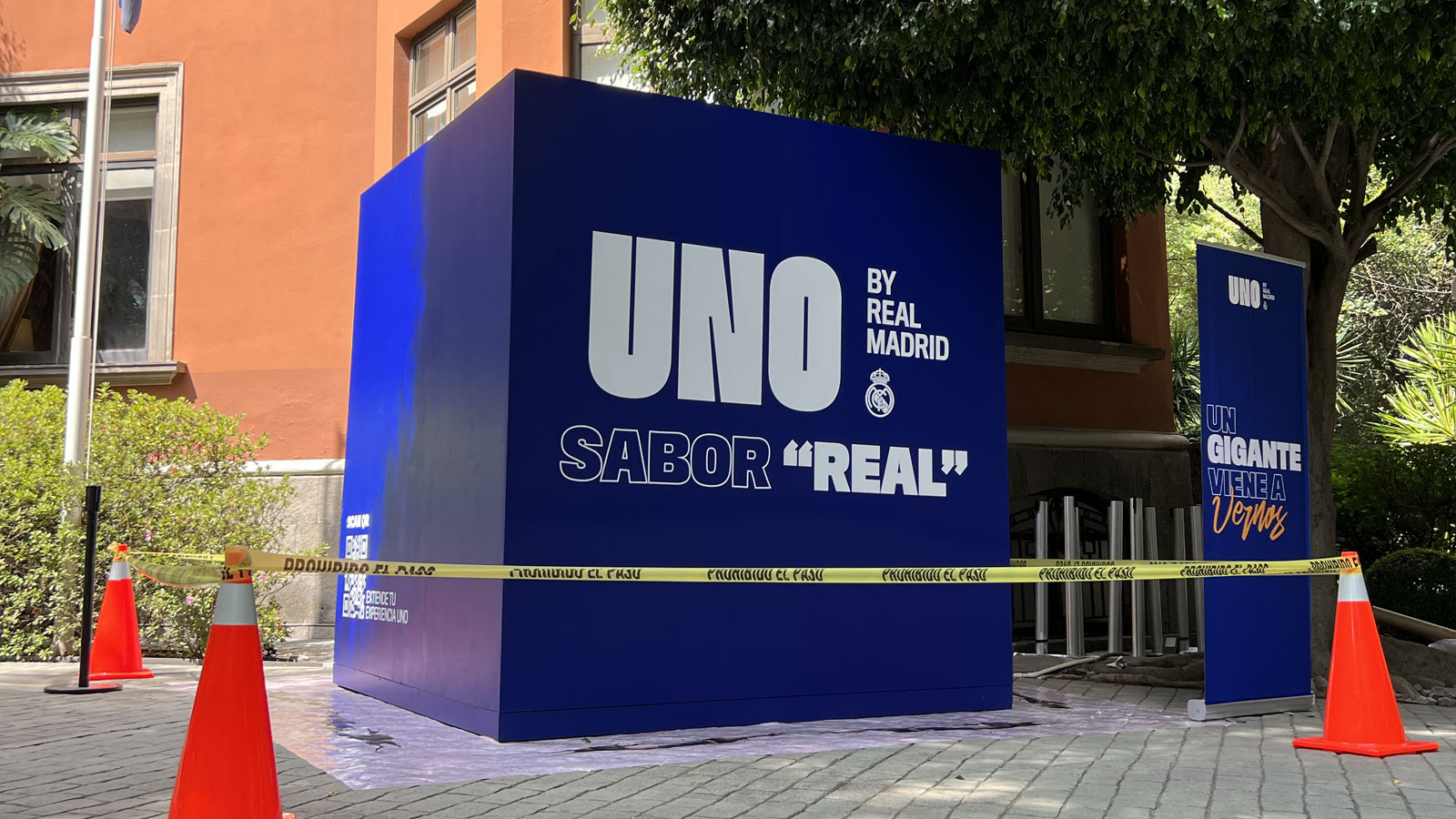 Estructura promocional con impresión digital profesional