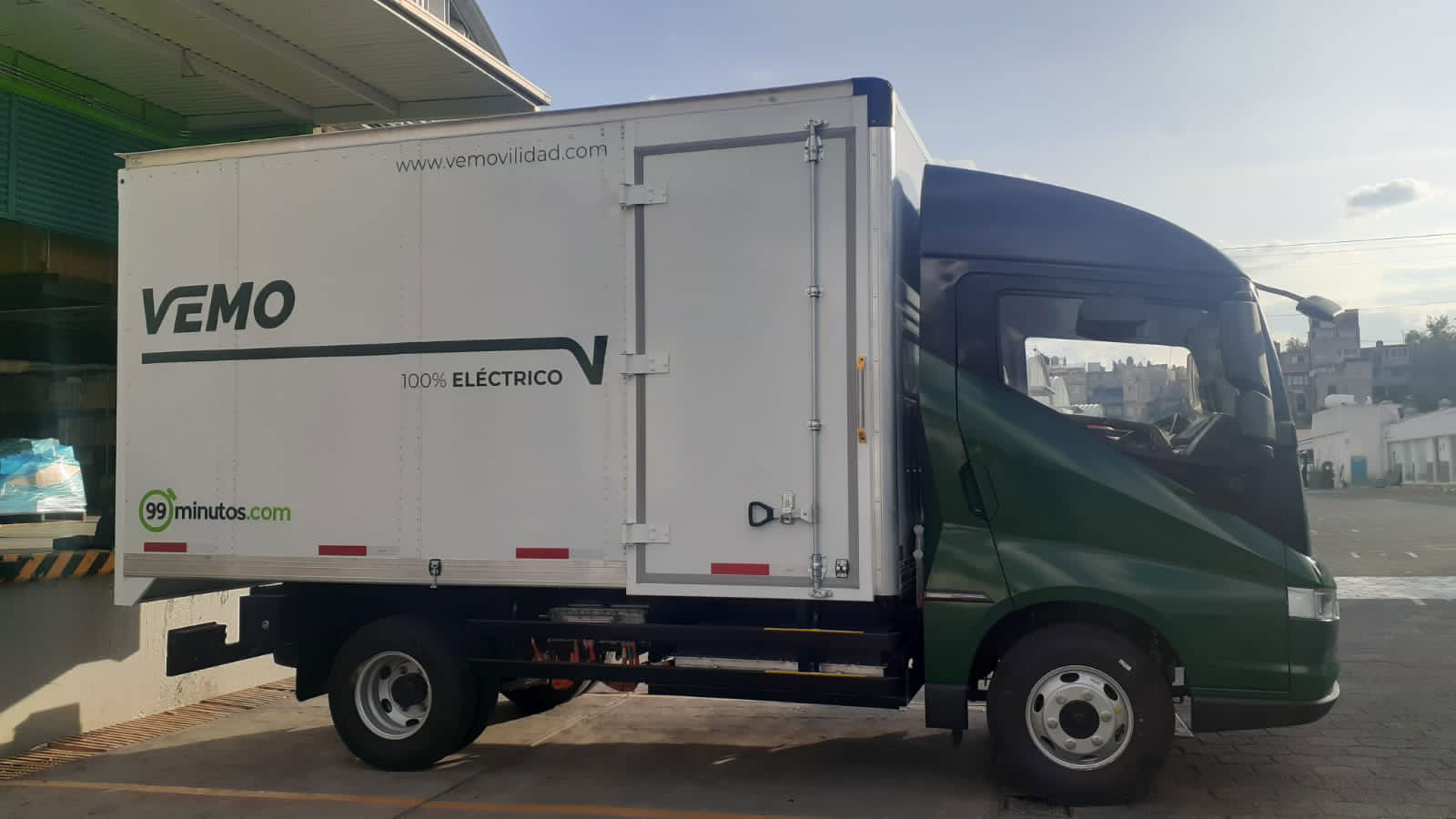 Impresión digital en vinil para rotulación de camión comercial